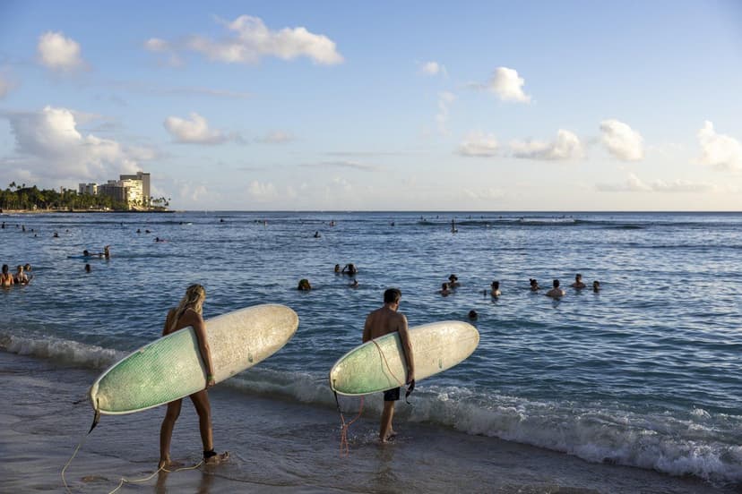 Surf Etiquette in Hawaiʻi: What Visitors Should Know