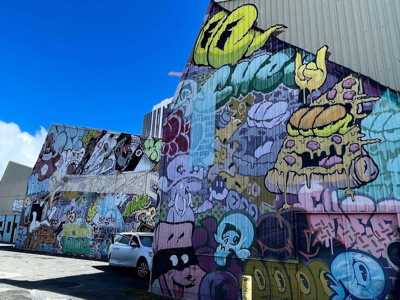 Kakaako street art murals on Oahu, Hawaii. World Wide Walls.