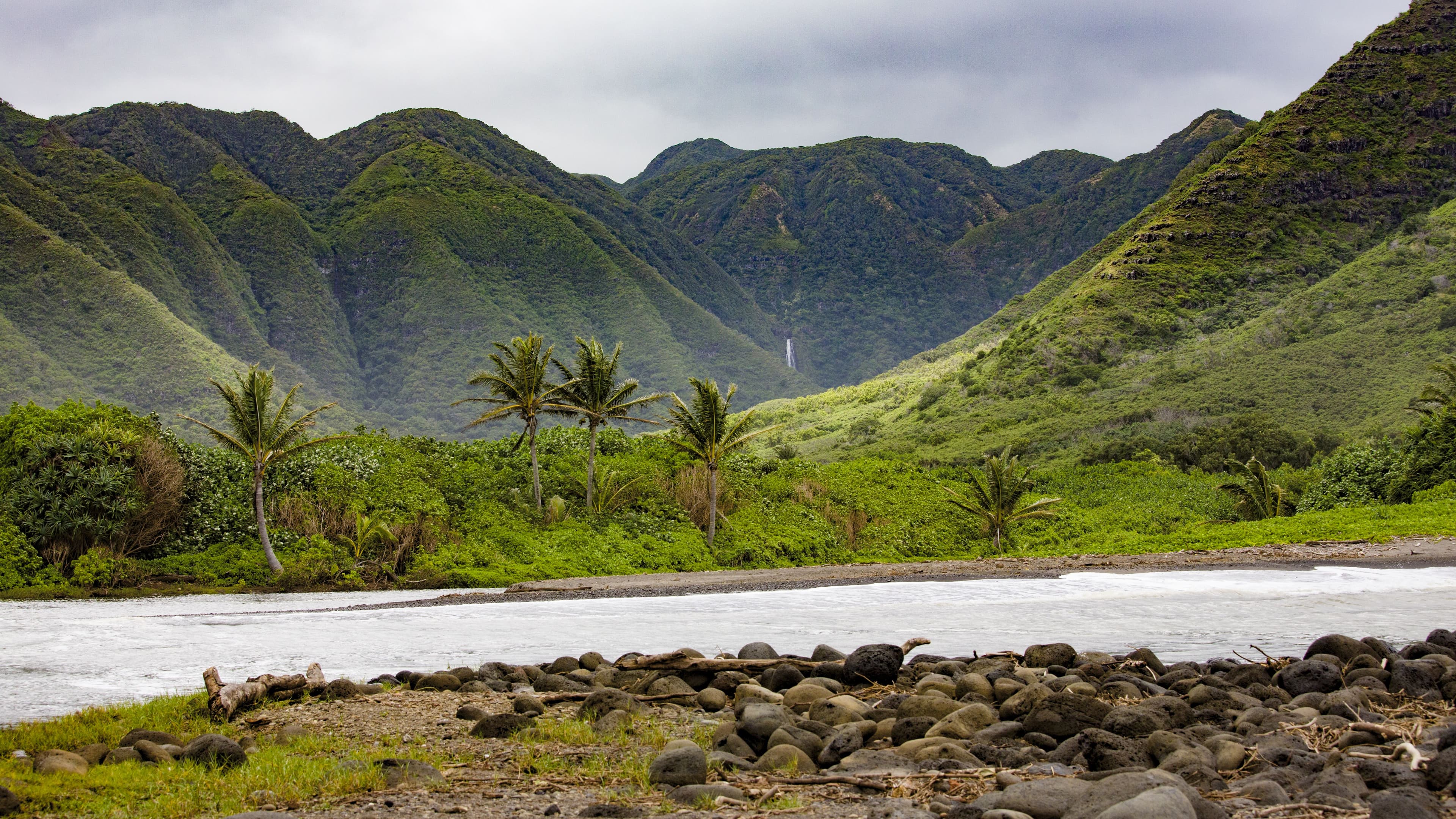 MOLOKAʻI — ʻĀINA MOMONA