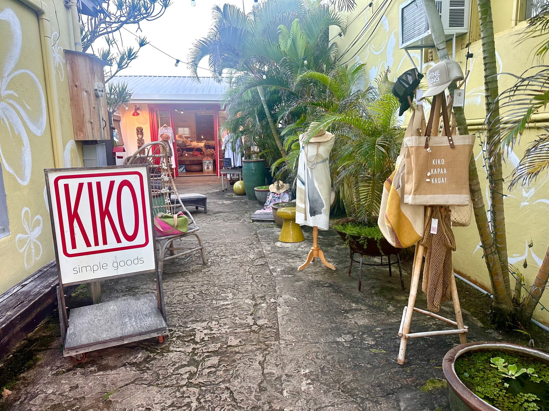 Womenʻs retail shop in Kauai.