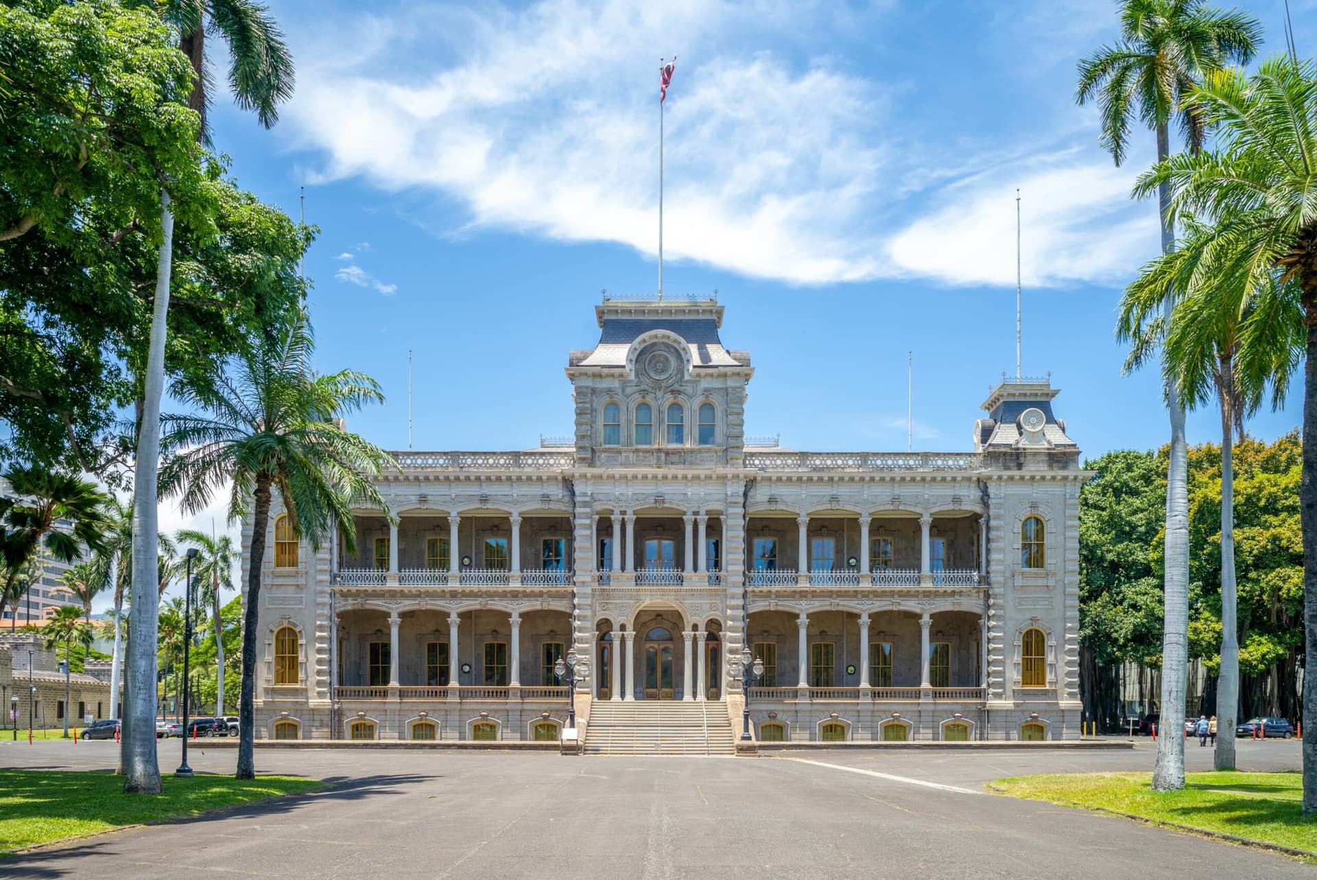 outside of iolani palace honolulu oahu