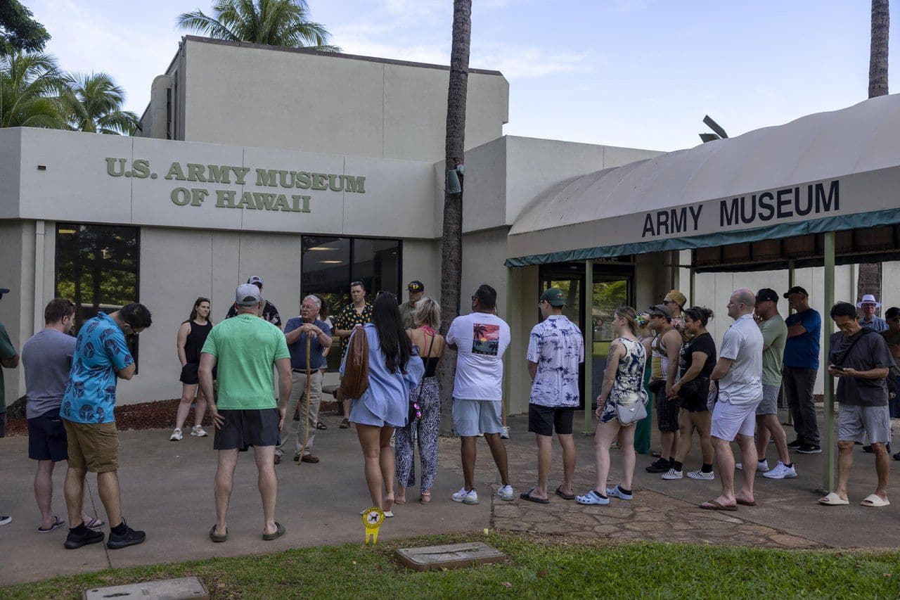 People taking a tour in front of the U.S. Army Museum of Hawaiʻi in Waikīkī. Oahu Hawaii.