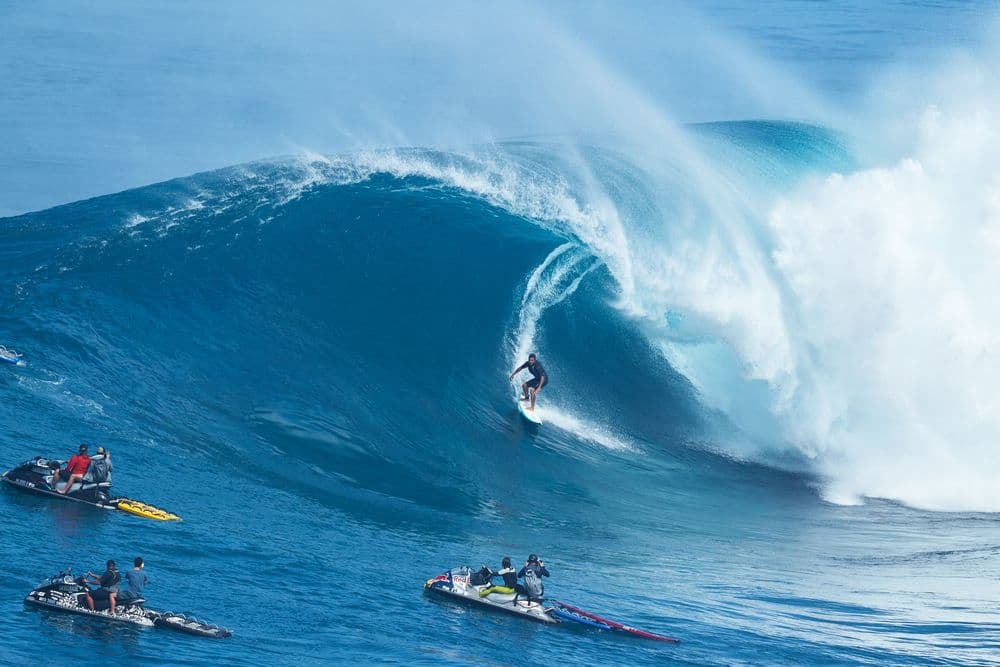 Peʻahi, also known as Jaws, big wave surfing, Maui Hawaii.