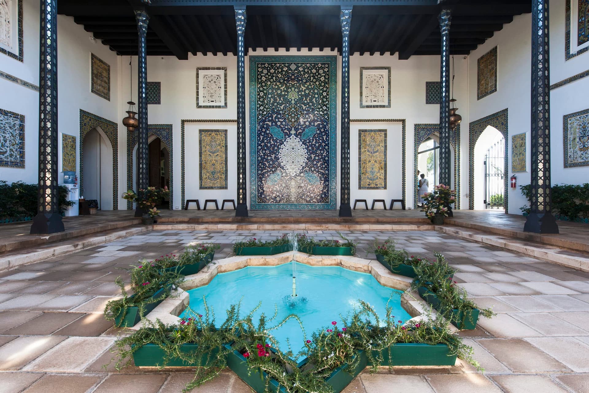 shangri la museum courtyard honolulu oahu