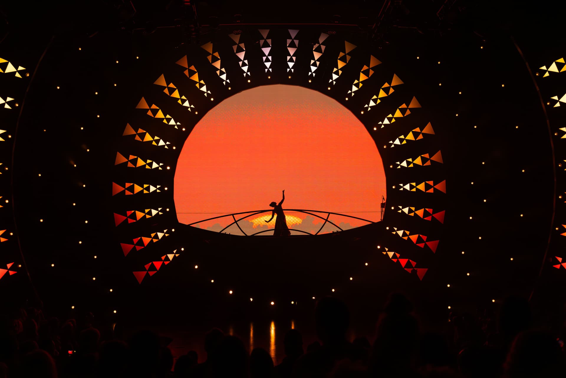 Auana Cirque du soleil stage outrigger resort waikiki honolulu oahu