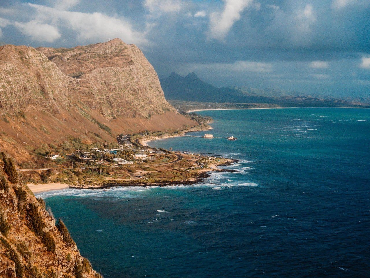 Ocean cliffs view from Makapuʻu Point Lighthouse Trail on Oahu, Hawaii.