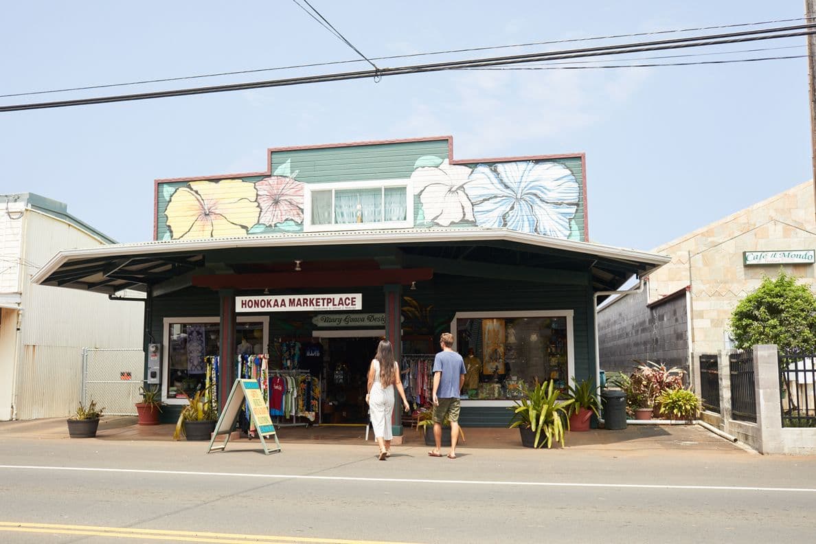 A couple shopping Honokaʻa town on Big Island Hawaii.