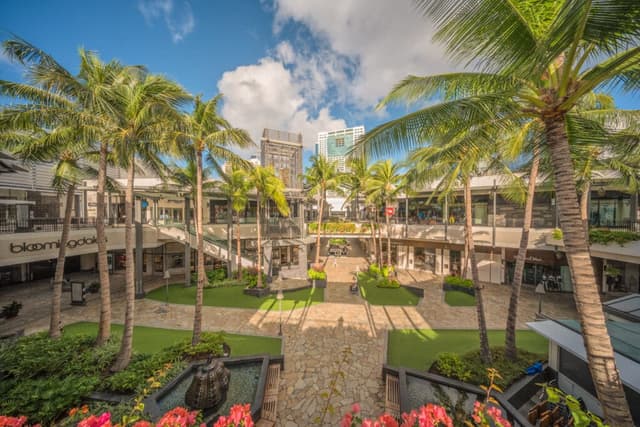 A Visitor’s Guide to Ala Moana Shopping Center