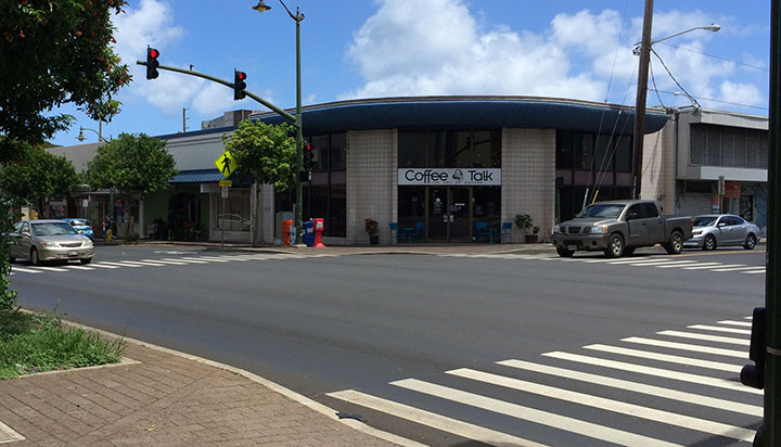 Coffee Talk cafe is located at the highest point of Waialae Avenue, the main street that runs through Kaimuki. Photo: Napua Heen/ Hawaii.com