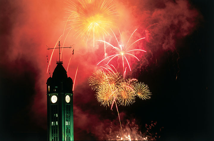 New Year's Eve in Hawaii Photo: Hawaii Tourism Authority (HTA) / Joe Solem.