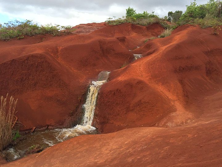 hiking waimea canyon red dirt falls